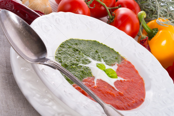 Smântână supă verde legume tomate alb Imagine de stoc © Dar1930