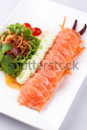 Salmone piccante insalata bianco piatto alimentare Foto d'archivio © darkkong