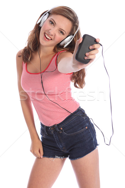 Tienermeisje muziek mobiele telefoon genieten hoofdtelefoon mobiele Stockfoto © darrinhenry