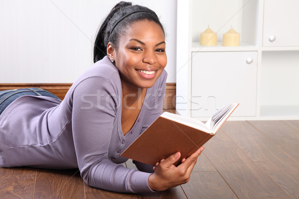Jungen schwarz Studenten Mädchen Lesung Buch Stock foto © darrinhenry