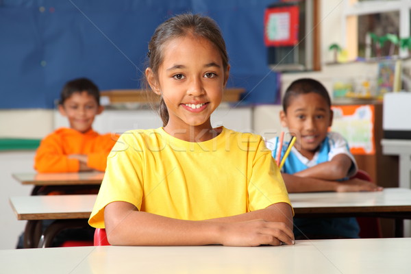 Trzy szkoła podstawowa dzieci posiedzenia klasy szczęśliwy Zdjęcia stock © darrinhenry