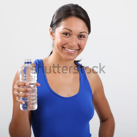 Piękna uśmiechnięty czarnej kobiety woda butelkowana portret duży Zdjęcia stock © darrinhenry