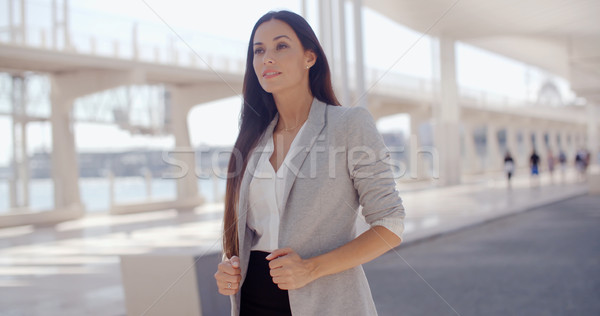 Elegancki kobieta długie włosy stałego komórkowych atrakcyjny Zdjęcia stock © dash