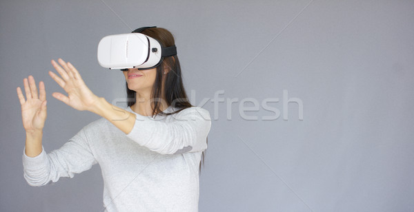 Donna virtuale realtà occhiali 3d dai capelli lunghi bella donna Foto d'archivio © dash