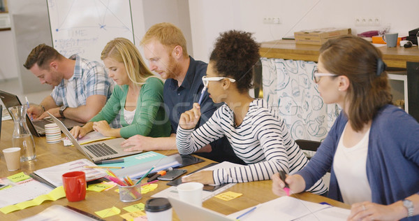 Processus création groupe jeunes collègues [[stock_photo]] © dash