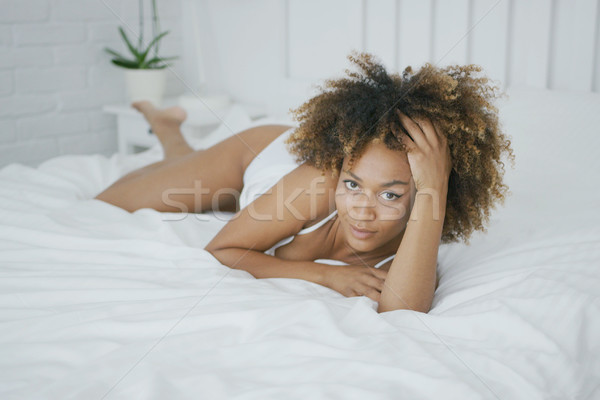 Sensual modelo posando cama adorable jóvenes Foto stock © dash