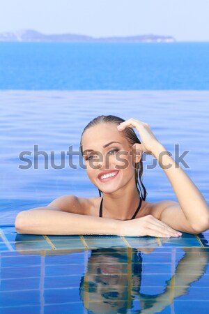 Aanbiddelijk meisje zwembad blond ontspannen zwembad Stockfoto © dash