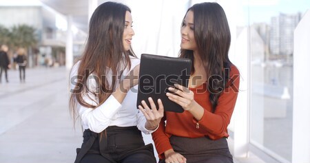 [[stock_photo]]: Jeune · femme · regarder · comprimé · extérieur · deux · séduisant