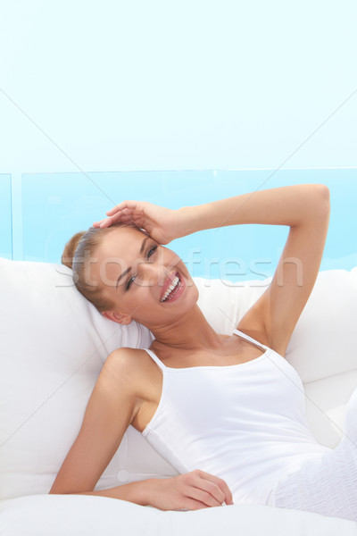 Animado riendo mujer hermosa primer plano atrás blanco Foto stock © dash