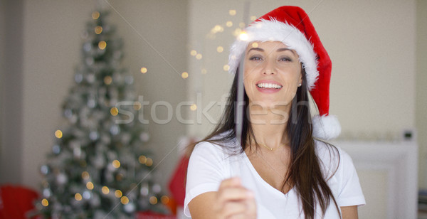ünnepi fiatal nő piros mikulás kalap ünnepel Stock fotó © dash