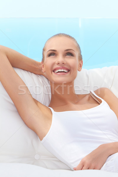 Foto stock: Feliz · bela · mulher · adorável · mulher · sorrindo · olhando