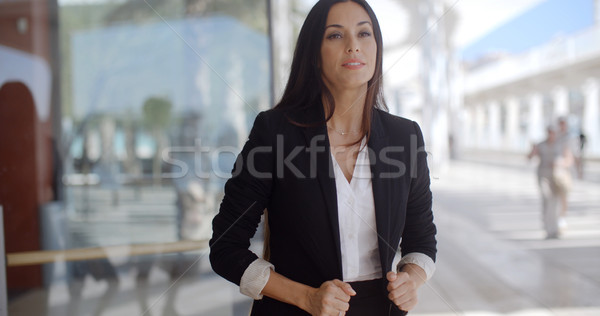 Belo mulher de negócios em pé olhando málaga passeio público Foto stock © dash