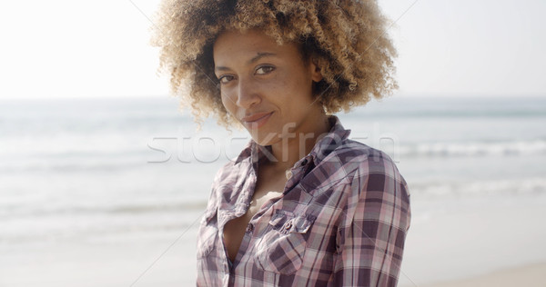 женщина улыбается камеры пляж замедлять движения Сток-фото © dash