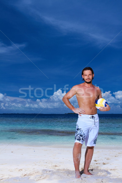 Yakışıklı adam Maldivler oynama plaj gökyüzü adam Stok fotoğraf © dash