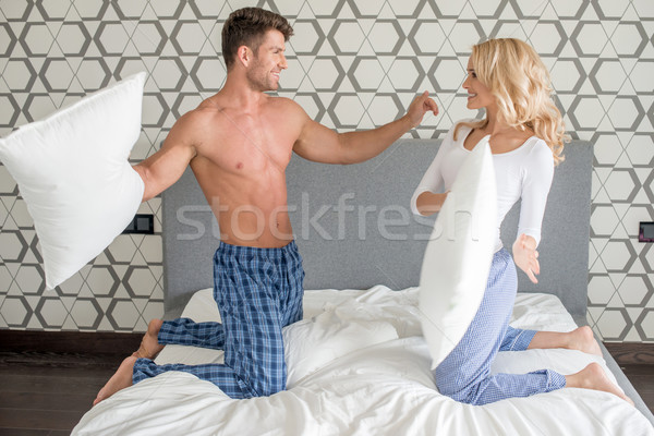 çift yastık kavgası çekici yatak Stok fotoğraf © dash