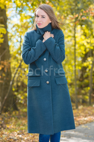 Hübsche Frau grau Mantel Natur Makro ziemlich Stock foto © dash