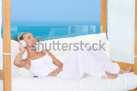 чувственный женщину наушники расслабляющая Сток-фото © dash