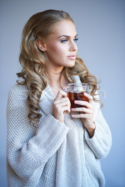 álmodozás nő iszik tea gyönyörű fiatal Stock fotó © dash