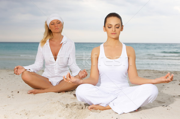 Foto stock: Yoga · Caribe · dos · jóvenes · hermosa · mujeres