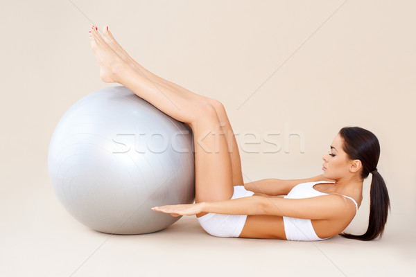 腹部的 肌肉 健身 球 可愛 女子 商業照片 © dash