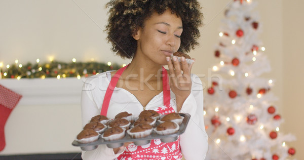 Genç pişirmek örnekleme taze Noel kurabiye Stok fotoğraf © dash