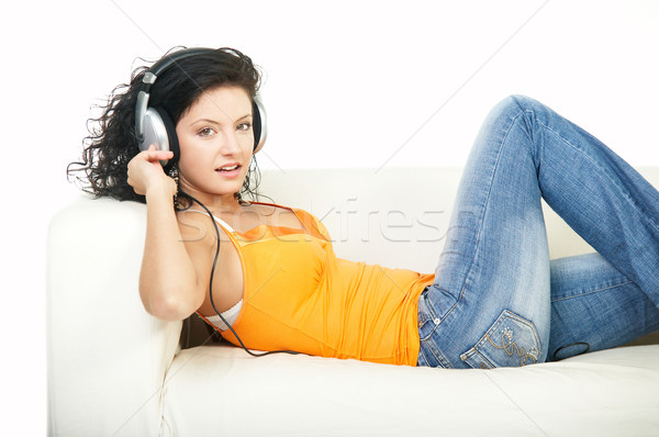 Hallgat zene fiatal gyönyörű boldog nők Stock fotó © dash