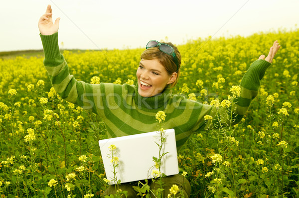Stok fotoğraf: Iş · kadını · açık · genç · dizüstü · bilgisayar · yeşil · çayır