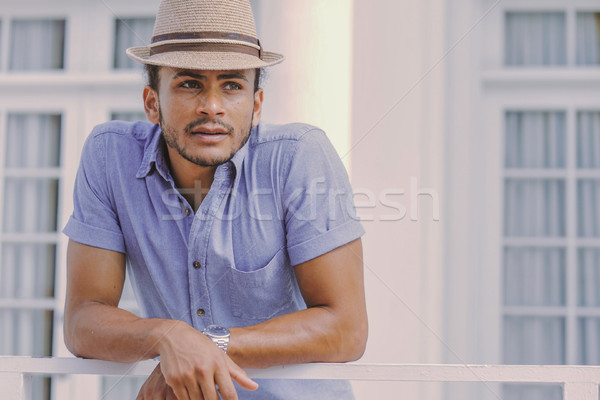 Schöner Mann Handlauf gut aussehend jungen ethnischen Mann Stock foto © dash