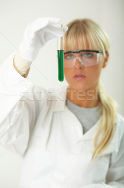 Vrouwelijke lab werknemer testen vrouwen bril Stockfoto © dash