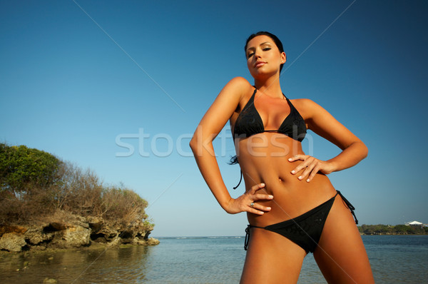 黑色 比基尼泳裝 歲月 放寬 海灘 商業照片 © dash