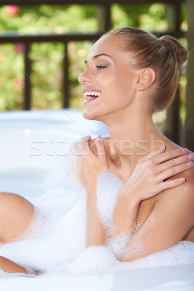 Сток-фото: смеясь · женщину · жемчужная · ванна · удовольствие