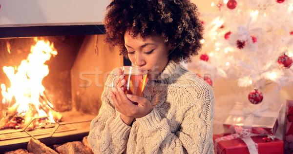 ストックフォト: 若い女性 · 飲料 · 辛い · レモン · 茶 · クリスマスツリー