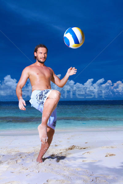 Hombre guapo Maldivas jugando playa cielo agua Foto stock © dash