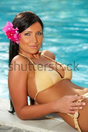 Sexy girl posant piscine blanche bikini tropicales [[stock_photo]] © dash