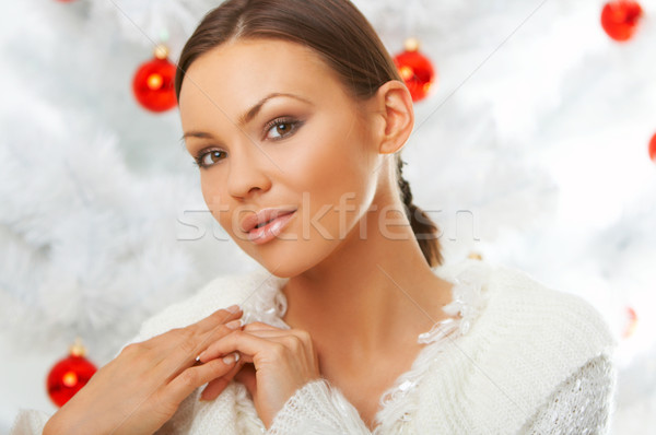 Hermosa Navidad año mujer hermosa árbol de navidad blanco Foto stock © dash