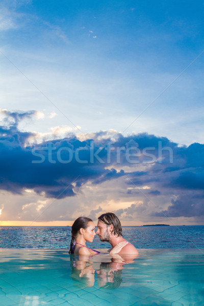 Romantic înot în picioare piept Imagine de stoc © dash