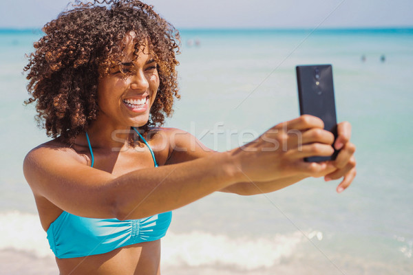 Etnica donna spiaggia giovani Foto d'archivio © dash