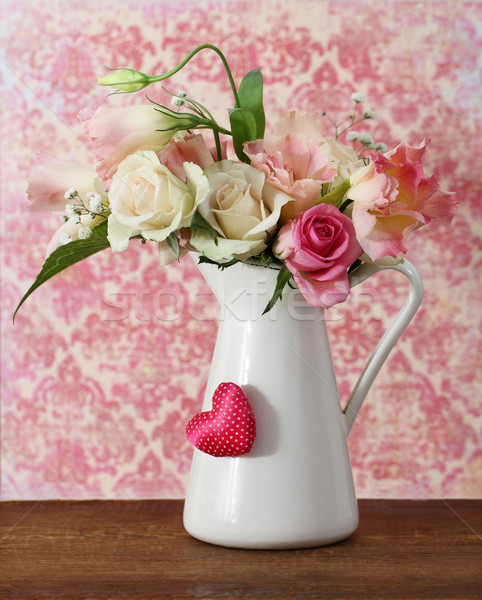 Virágcsokor fehér rózsaszín rózsák edény díszített Stock fotó © dashapetrenko