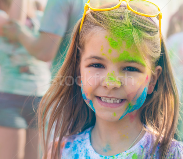 Fericit drăguţ fată culoare festival portret Imagine de stoc © dashapetrenko