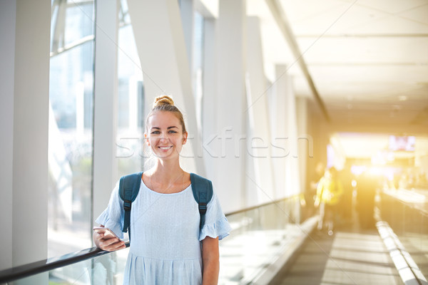 Piękna młoda kobieta metra szczęśliwy kobieta Zdjęcia stock © dashapetrenko