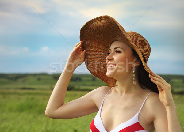 Souriant brunette fille chapeau été jour [[stock_photo]] © dashapetrenko