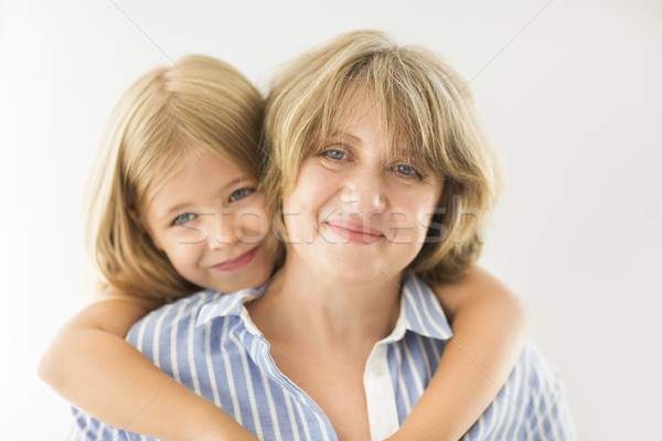 Reife Frau junge Mädchen Großmutter Mädchen Frau Stock foto © dashapetrenko