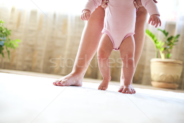 Stockfoto: Moeder · lopen · eerste · stappen