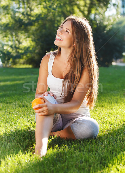 Belle jeune fille détente été parc herbe verte [[stock_photo]] © dashapetrenko