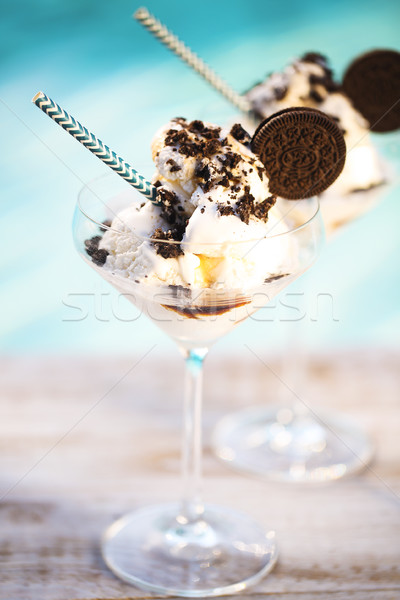 Vanille Eisbecher Eis Schokolade Sauce Cookies Stock foto © dashapetrenko