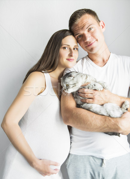 Młody człowiek kobieta w ciąży kot dość kobieta Zdjęcia stock © dashapetrenko