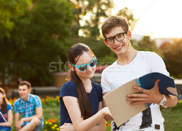 Pár főiskola diákok fék beszélget jegyzetek Stock fotó © dashapetrenko
