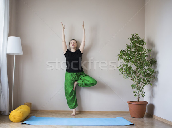 [[stock_photo]]: Yoga · âge · moyen · fille