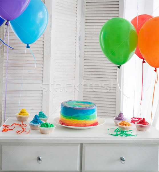 Rainbow gâteau fête d'anniversaire ballons alimentaire [[stock_photo]] © dashapetrenko