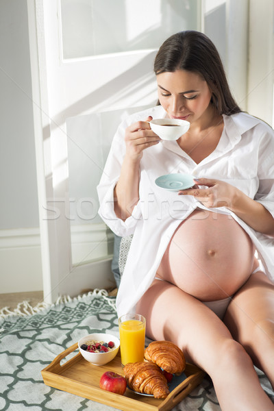 Foto stock: Mulher · grávida · café · da · manhã · café · suco · de · laranja · mulher · laranja